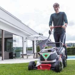 AL-KO 36V 46.2 Li SP-W Comfort 3-in-1 Self-Propelled Cordless Lawn Mower (with 2 X 4Ah Batteries & Fast Charger) -Garden Tool Store ak119979 lifestyle 1 1