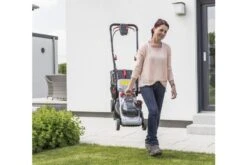 AL-KO 34.8 Li EasyFlex 20V Cordless Lawn Mower (with 2 X 2.5Ah Batteries & Charger) -Garden Tool Store al ko 34 8 li battery lawnmower lifestyle carry handle 3