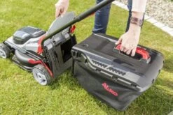 AL-KO 34.8 Li EasyFlex 20V Cordless Lawn Mower (with 2 X 2.5Ah Batteries & Charger) -Garden Tool Store al ko 34 8 li battery lawnmower lifestyle 3