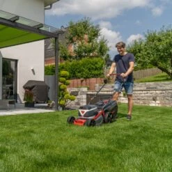 AL-KO 36V 46.2 Li SP Comfort 3-in-1 Self-Propelled Cordless Lawn Mower (with 2 X 4Ah Batteries & Fast Charger) -Garden Tool Store al ko comfort 46.2 li sp lawnmower lifestyle 2 2