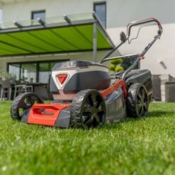 AL-KO 36V 46.2 Li SP Comfort 3-in-1 Self-Propelled Cordless Lawn Mower (with 2 X 4Ah Batteries & Fast Charger) -Garden Tool Store al ko comfort 46.2 li sp lawnmower lifestyle 2