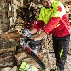 AL-KO 36V CS 4030 Comfort Cordless Chainsaw (Bare Tool) (Bundle Builder) 11 AL-KO 36V CS 4030 Comfort Cordless Chainsaw (Bare Tool) (Bundle Builder) -Garden Tool Store al ko energyflex cs4030 chainsaw lifestyle 2 1 1