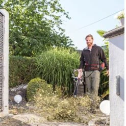 AL-KO 36V LB 4060 Comfort Cordless Leaf Blower (Bare Tool) 16 AL-KO 36V LB 4060 Comfort Cordless Leaf Blower (Bare Tool) -Garden Tool Store al ko lb4060 lifestyle 3