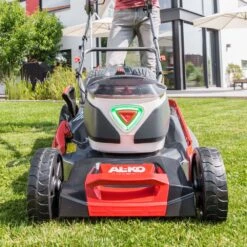 AL-KO 36V 512 Li VS-W Premium 4-in-1 Variable Speed Cordless Lawn Mower (with 1 X 5Ah Battery & Fast Charger) -Garden Tool Store al ko premium 512 li vs 1 lawnmower lifestyle front 1 1