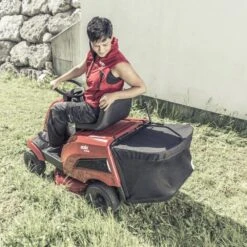 Solo By AL-KO R 7-65.8 HD Premium Rear Collect Ride-On Lawn Mower 17 Solo By AL-KO R 7-65.8 HD Premium Rear Collect Ride-On Lawn Mower -Garden Tool Store al ko r7 65.8 hd lifestyle