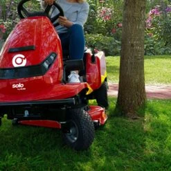 Solo By AL-KO Premium R 85.1 Li 72V Battery-Powered Rear Collect Ride-On Mower -Garden Tool Store al ko solo r85.1 battery ride on mower lifestyle 2