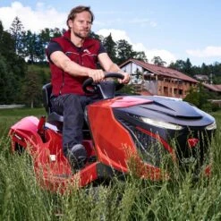 Solo By AL-KO T 22-110 HDH-A V2 Premium 110cm Hydrostatic High Grass Mulching Lawn Tractor -Garden Tool Store al ko t22 110 hdh a v2 high grass mulching lawn tractor lifestyle 3