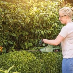 Bosch EasyHedgeCut 18-45 45cm 18V Cordless Hedge Trimmer (with 2.0Ah Battery & Charger) 16 Bosch EasyHedgeCut 18-45 45cm 18V Cordless Hedge Trimmer (with 2.0Ah Battery & Charger) -Garden Tool Store bosch easyhedgecut 18 45 lifestyle 5