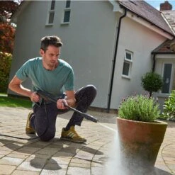 Bosch UniversalAquatak 135 Electric Pressure Washer -Garden Tool Store bosch universalaquatak 125 pressure washer trio 1