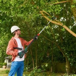 Bosch UniversalChainPole 18V Cordless Pole Saw (with 2.5Ah Battery & Charger) -Garden Tool Store bosch universalchainpole18 lifestyle 3