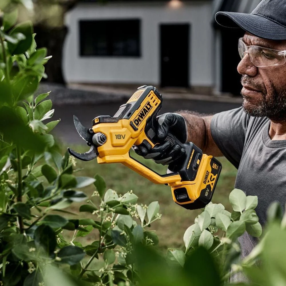 DeWalt DCMPP568N-XJ 18V XR Cordless Powered Pruner (Tool Only) 5 DeWalt DCMPP568N-XJ 18V XR Cordless Powered Pruner (Tool Only) - Image 3