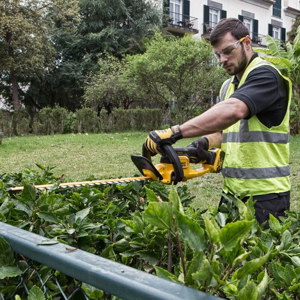 DeWalt DCM563PB-XJ 18V XR Cordless Hedge Trimmer (Tool Only) 6 DeWalt DCM563PB-XJ 18V XR Cordless Hedge Trimmer (Tool Only) - Image 4