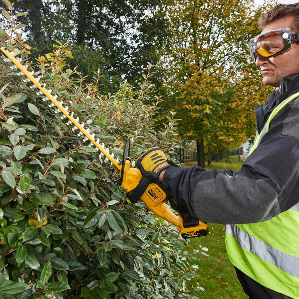 DeWalt DCM563PB-XJ 18V XR Cordless Hedge Trimmer (Tool Only) 5 DeWalt DCM563PB-XJ 18V XR Cordless Hedge Trimmer (Tool Only) - Image 3