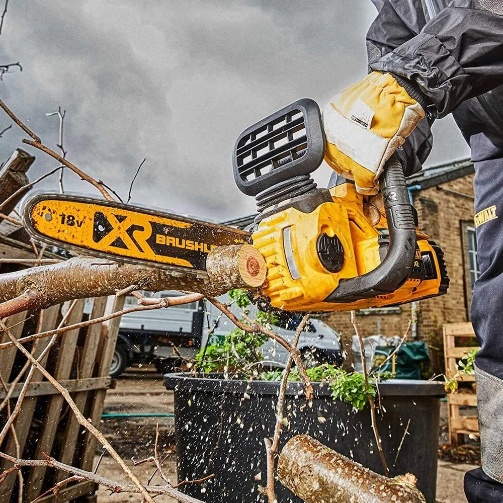 DeWalt DCM565P1-GB 18V XR 30cm Cordless Chainsaw (with 5Ah Battery & Charger) 10 DeWalt DCM565P1-GB 18V XR 30cm Cordless Chainsaw (with 5Ah Battery & Charger) - Image 8