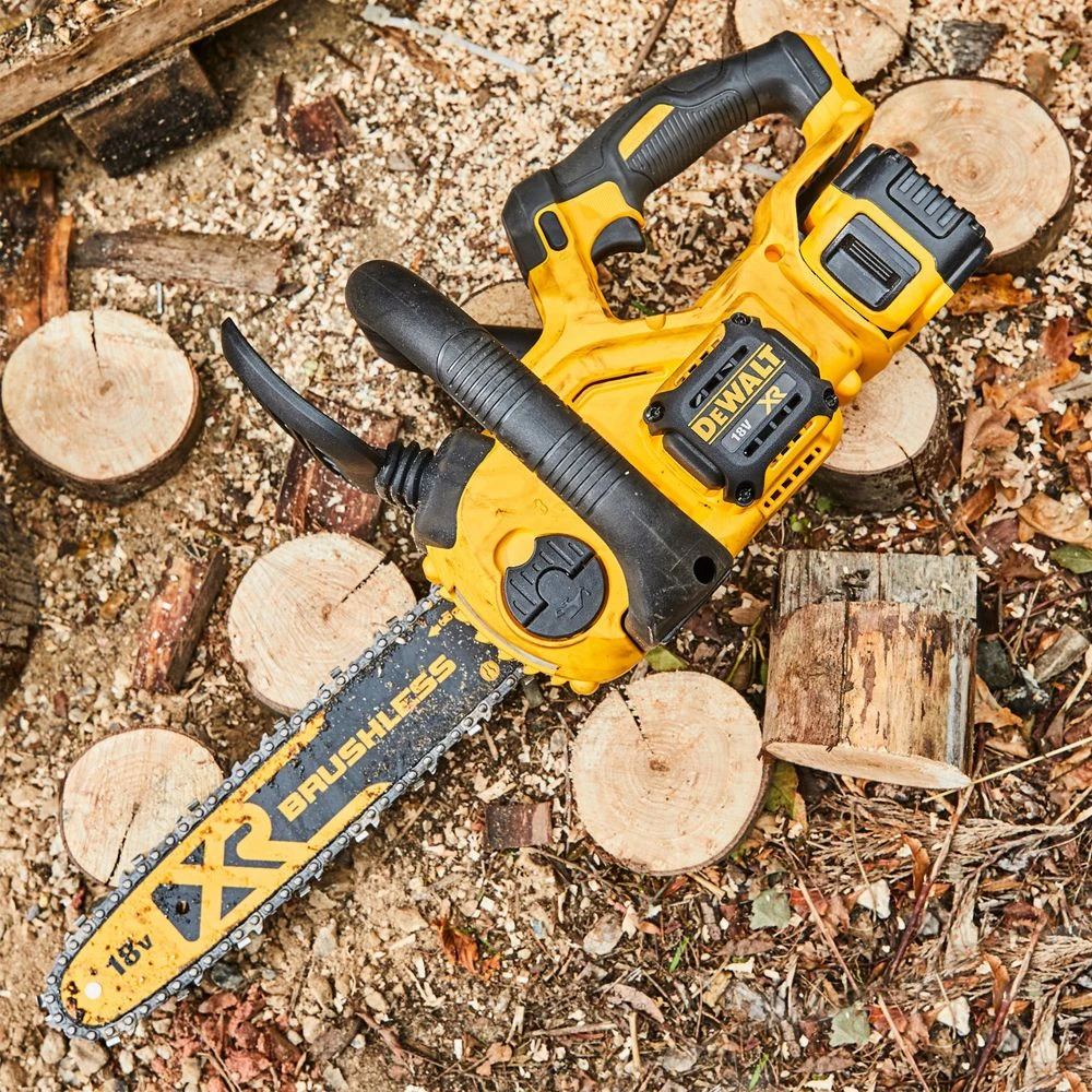 DeWalt DCM565P1-GB 18V XR 30cm Cordless Chainsaw (with 5Ah Battery & Charger) 9 DeWalt DCM565P1-GB 18V XR 30cm Cordless Chainsaw (with 5Ah Battery & Charger) - Image 7