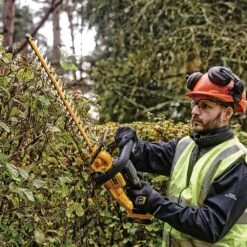 DeWalt DCMHT563P1-GB 18V XR Cordless Hedge Trimmer (with 5Ah Battery & Charger) -Garden Tool Store dewalt dcmht563 hedge trimmer lifestyle 3