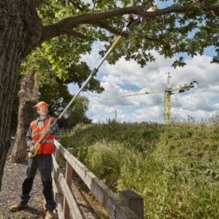 DeWalt DCMPS567P1-GB 18V XR Cordless Pole Saw (with 5Ah Battery & Charger) -Garden Tool Store dewalt dcmpp567 pole pruner lifestyle 2