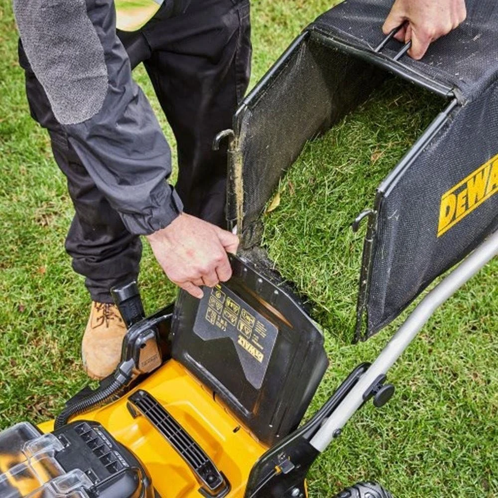 DeWalt DCMW564P2-GB 18V XR Push Cordless Lawn Mower (with 2 X 5Ah Batteries & Charger) 11 DeWalt DCMW564P2-GB 18V XR Push Cordless Lawn Mower (with 2 X 5Ah Batteries & Charger) - Image 9