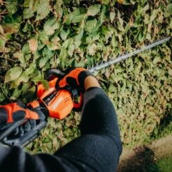 Echo DHC-310 Garden+ 40V Cordless Hedge Trimmer (Bare Tool) -Garden Tool Store echo dhc 310 hedge trimmer lifestyle 4
