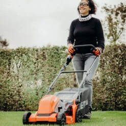 Echo DLM-310/35P Garden+ 40V Cordless Push Lawn Mower (Bare Tool) -Garden Tool Store echo garden plus dlm 310 35p lawnmower lifestyle 1