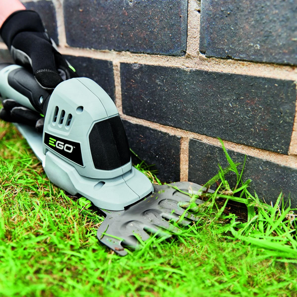 EGO Power+ CHT2001E 12V Cordless Shrub / Grass Shears (Bundle Builder) 7 EGO Power+ CHT2001E 12V Cordless Shrub / Grass Shears (Bundle Builder) - Image 5