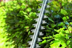 EGO Power+ HT2411E 60cm 56V Cordless Hedge Trimmer (with 2.5Ah Battery & Charger) -Garden Tool Store ego ht2410 hedge trimmer blade closeup 1