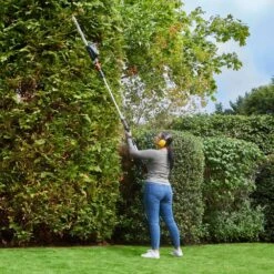 Flymo UltraReach 420 18V Cordless Pole Hedge Trimmer (with 2.5Ah Battery & Charger) -Garden Tool Store flymo ultrareach 420 pole hedge trimmer lifestyle