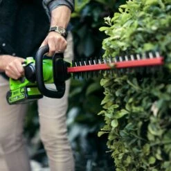 GreenWorks G40HT61K2 G-MAX 40V Cordless Hedge Trimmer (with 2Ah Battery & 2A Charger) -Garden Tool Store greenworks g40ht61 hedge trimmer lifestyle battery better 1