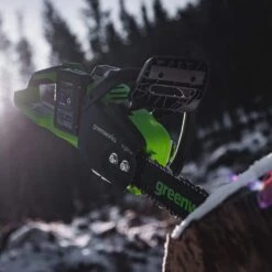 GreenWorks GD24X2CS36K4X DigiPro 48V (2 X 24V) Cordless Chainsaw (with 2 X 4Ah Batteries & Charger) -Garden Tool Store greenworks gd24x2cs36 lifestyle 5 1