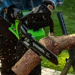 GreenWorks GD40CS15K2 35cm G-MAX 40V Cordless Chainsaw (with 2Ah Battery & 2A Charger) (Bundle Builder) -Garden Tool Store greenworks gd40cs15 chainsaw lifestyle 2 1 1