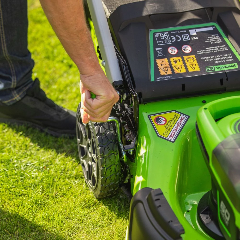 GreenWorks Pro GD60LM46SPK4 4-in-1 60V Variable Speed Cordless Lawn Mower (with 4Ah Battery & Charger) 12 GreenWorks Pro GD60LM46SPK4 4-in-1 60V Variable Speed Cordless Lawn Mower (with 4Ah Battery & Charger) - Image 10