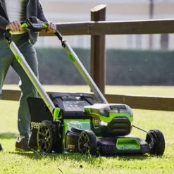 GreenWorks Pro GD60LM51SP 4-in-1 60V Variable Speed Self-Propelled Cordless Lawn Mower (Bare Tool) -Garden Tool Store greenworks gd60lm51sp lawnmower lifestyle 4 2