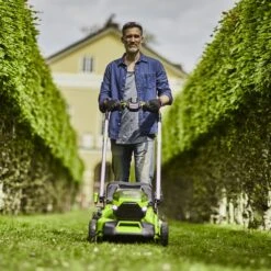 GreenWorks Pro GD60LM51SP 4-in-1 60V Variable Speed Self-Propelled Cordless Lawn Mower (Bare Tool) -Garden Tool Store greenworks gd60lm51sp lawnmower lifestyle 9 2