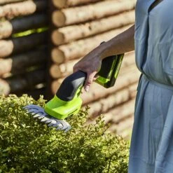 GreenWorks G24SHT 2-in-1 24V Cordless Grass Shrub Shear (with 2.0Ah Battery & 0.5Ah Micro Charger) -Garden Tool Store gwg24sht 3
