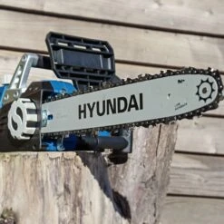 Hyundai HYC1600E 33cm 1600W Electric Chainsaw -Garden Tool Store hyundai hyc1600e lifestyle