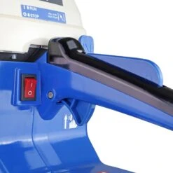 Hyundai HYC6200X Petrol Chainsaw 62cc/20" -Garden Tool Store hyundai hyc6200x chainsaw on off