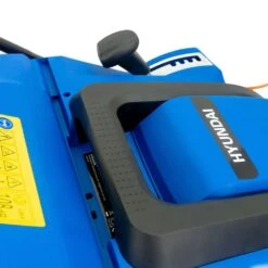 Hyundai HYSW2000E 2000W 40cm/16" Electric Artificial Grass Sweeper / Brush -Garden Tool Store hyundai hysw2000e grass sweeper height