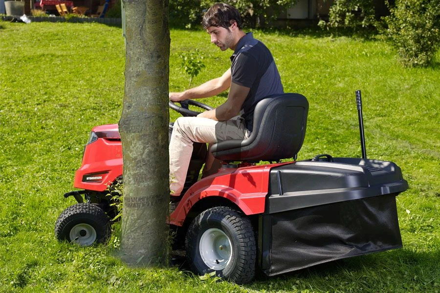 Lawnflite Smart RE 130 H 36" Hydrostatic Direct Collect Lawn Tractor 4 Lawnflite Smart RE 130 H 36" Hydrostatic Direct Collect Lawn Tractor - Image 2