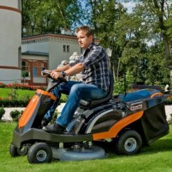 Oleo-Mac Mistral 72/12,5 K H Hydrostatic Rear Collect Ride-On Mower -Garden Tool Store mistral 72 12 5kh lifestyle