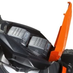 Oleo-Mac Gi 44 P 40V Push Cordless Lawn Mower (with 5.0Ah Battery & Charger) -Garden Tool Store oleo mac gi44p lawnmower battery compartment 2