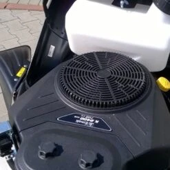 Oleo-Mac OM 107 L/24 KH 107cm Hydrostatic Side Discharge Lawn Tractor 15 Oleo-Mac OM 107 L/24 KH 107cm Hydrostatic Side Discharge Lawn Tractor -Garden Tool Store om107 24kh engine