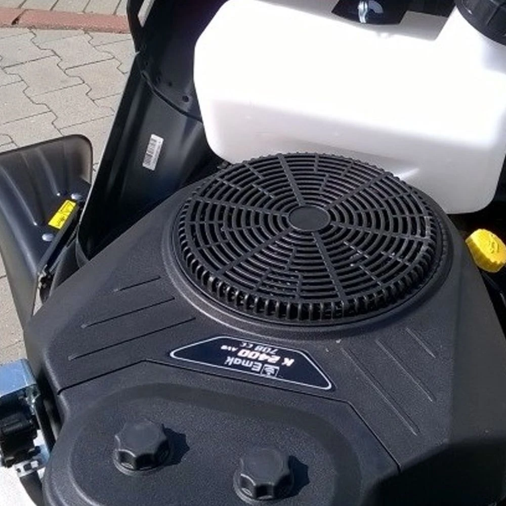 Oleo-Mac OM 107 L/24 KH 107cm Hydrostatic Side Discharge Lawn Tractor 9 Oleo-Mac OM 107 L/24 KH 107cm Hydrostatic Side Discharge Lawn Tractor - Image 7