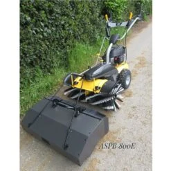SCH 800E Artificial Surface Power Brush (Electric Start) -Garden Tool Store sch aspb 800e brush lifestyle