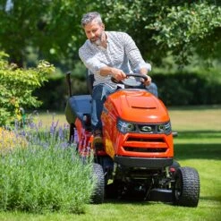 Simplicity Regent RD SRD360 107cm/42" Hydrostatic Rear Collect Lawn Tractor -Garden Tool Store simplicity srd360 lawn tractor lifestyle 2