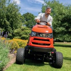 Simplicity Regent RD SRD360 107cm/42" Hydrostatic Rear Collect Lawn Tractor -Garden Tool Store simplicity srd360 lawn tractor lifestyle