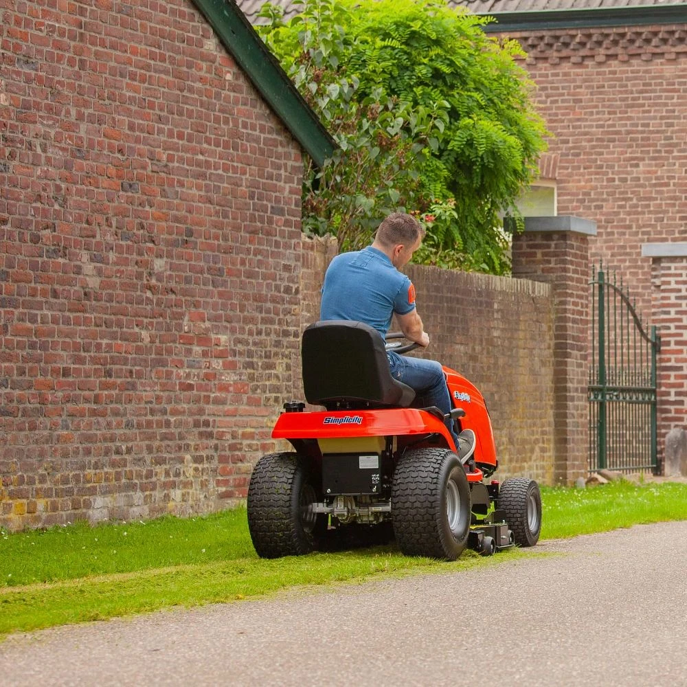 Simplicity Regent SLT175 107cm/42" Hydrostatic Mulching Rear Discharge Lawn Tractor 12 Simplicity Regent SLT175 107cm/42" Hydrostatic Mulching Rear Discharge Lawn Tractor - Image 10