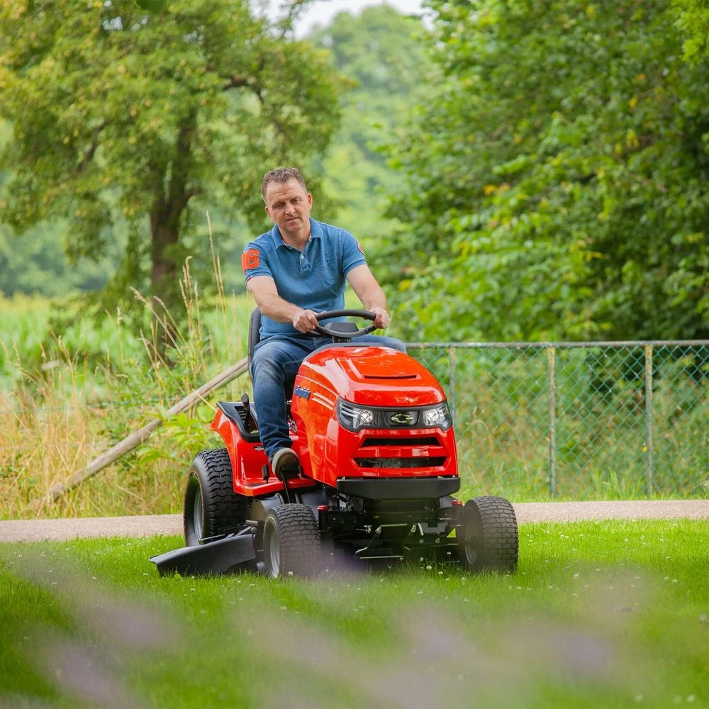Simplicity Regent SLT175 107cm/42" Hydrostatic Mulching Rear Discharge Lawn Tractor 10 Simplicity Regent SLT175 107cm/42" Hydrostatic Mulching Rear Discharge Lawn Tractor - Image 8