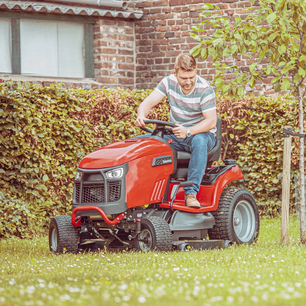 Snapper SPX275 122cm/48" Hydrostatic CentreCut™ Rear Discharge Lawn Tractor 12 Snapper SPX275 122cm/48" Hydrostatic CentreCut™ Rear Discharge Lawn Tractor - Image 10