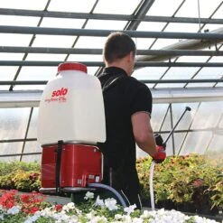 Solo 416 Li 20 Litre Battery-Operated Backpack Sprayer -Garden Tool Store solo 416li sprayer lifestyle 2