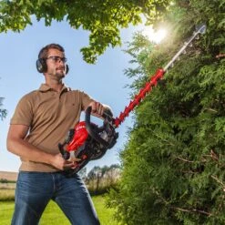 Solo By AL-KO Comfort 163-55 Petrol Hedge Trimmer -Garden Tool Store solo by al ko 163 55 hedge trimmer lifestyle 2